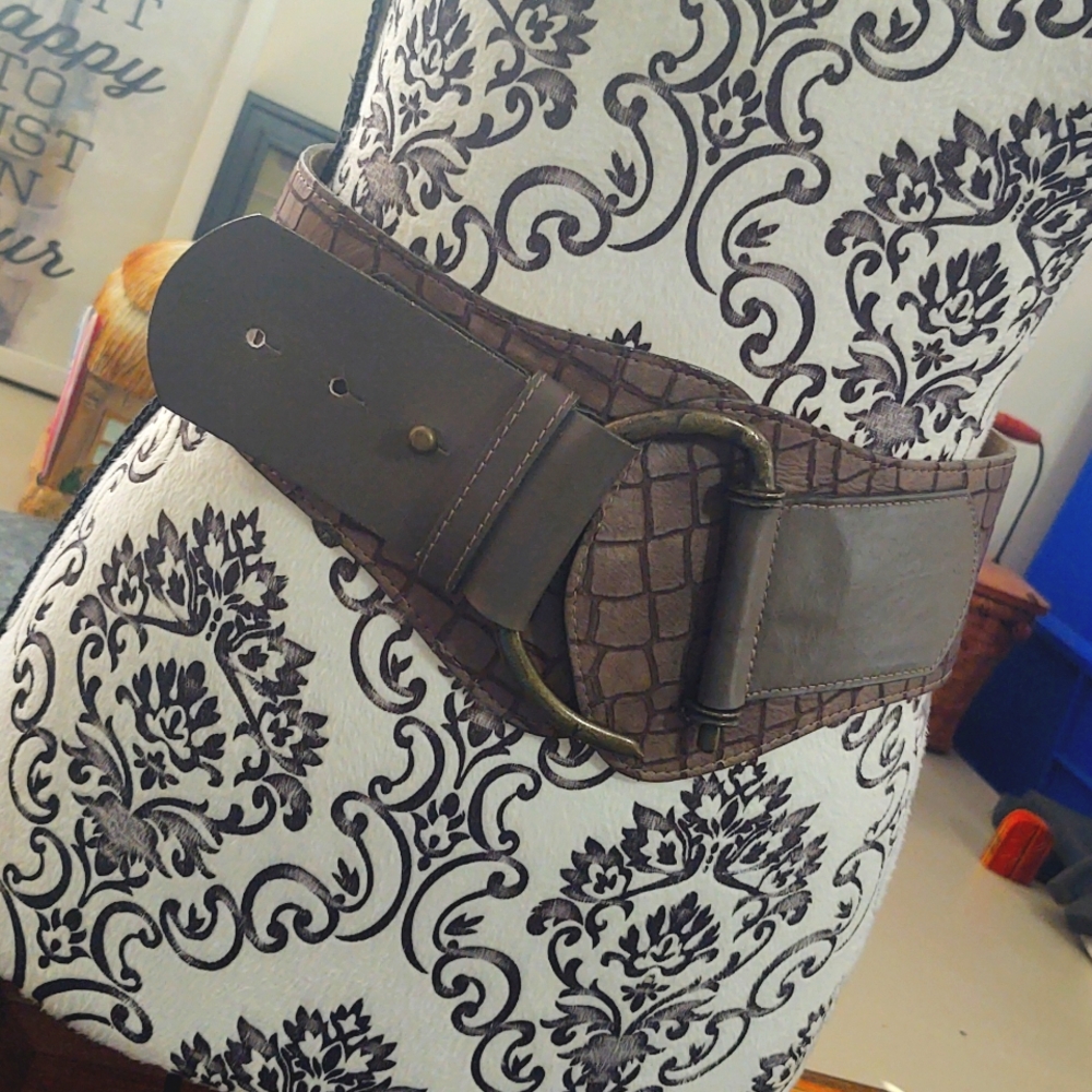 BCBG Max Azria Taupe Croc Embossed Stretchy Belt Small